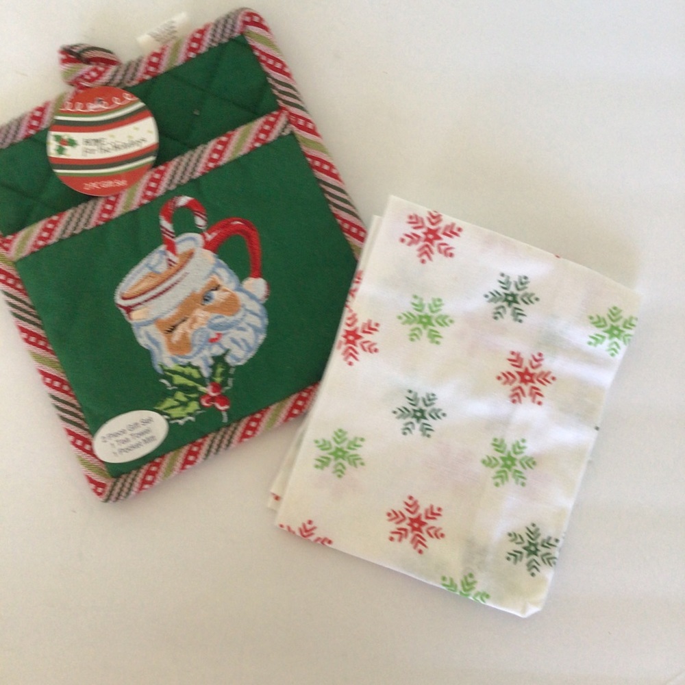 CHRISTMAS LINEN BUNDLE NWT